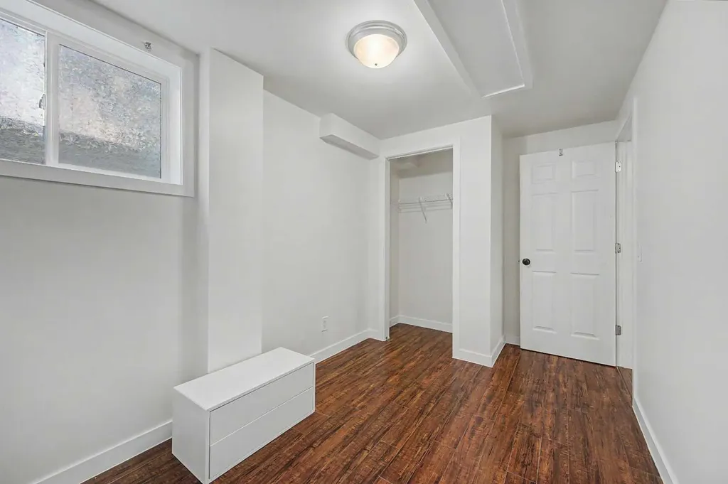 6322 37 Street SW Calgary AB T3E 5M8