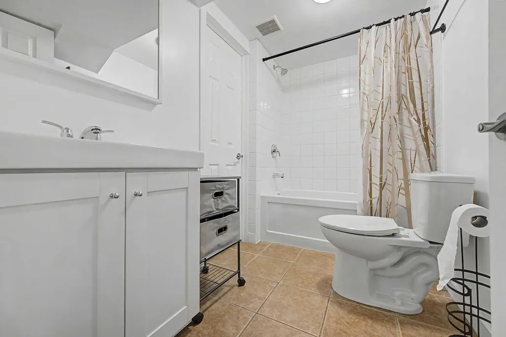 6322 37 Street SW Calgary AB T3E 5M8