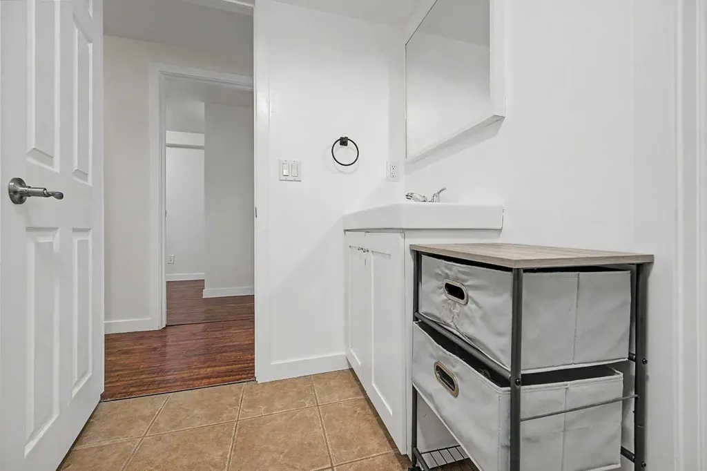6322 37 Street SW Calgary AB T3E 5M8