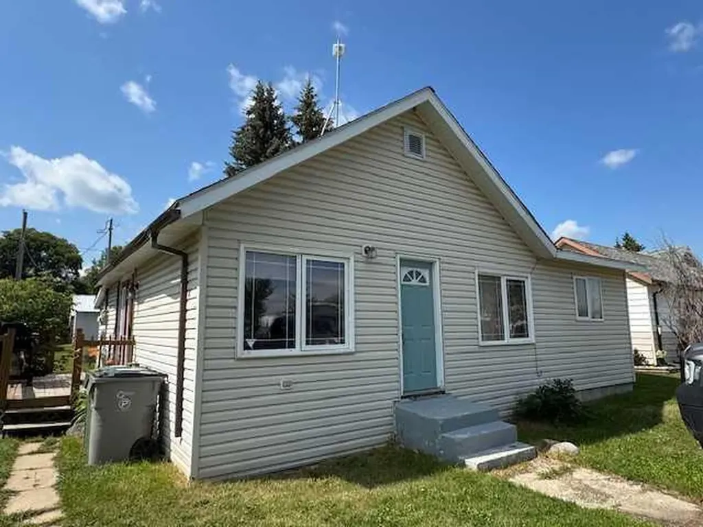 208 1 Street W Lashburn SK S0M 1M0
