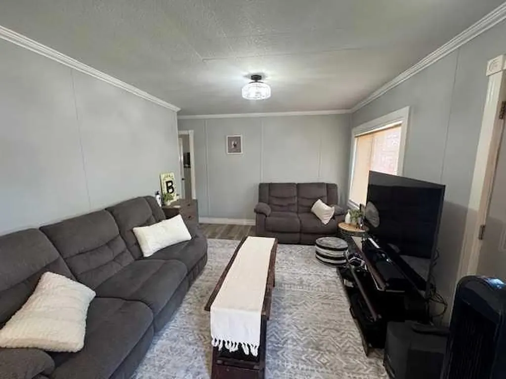 208 1 Street W Lashburn SK S0M 1M0