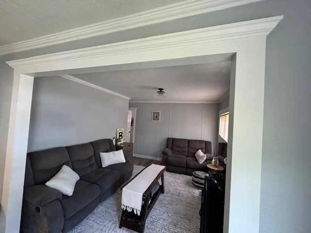 208 1 Street W Lashburn SK S0M 1M0