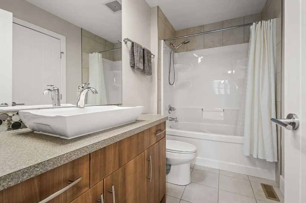 3804 Sarcee Road SW Calgary AB T3E 7W9