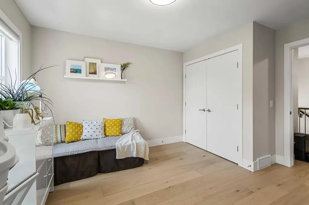 3804 Sarcee Road SW Calgary AB T3E 7W9