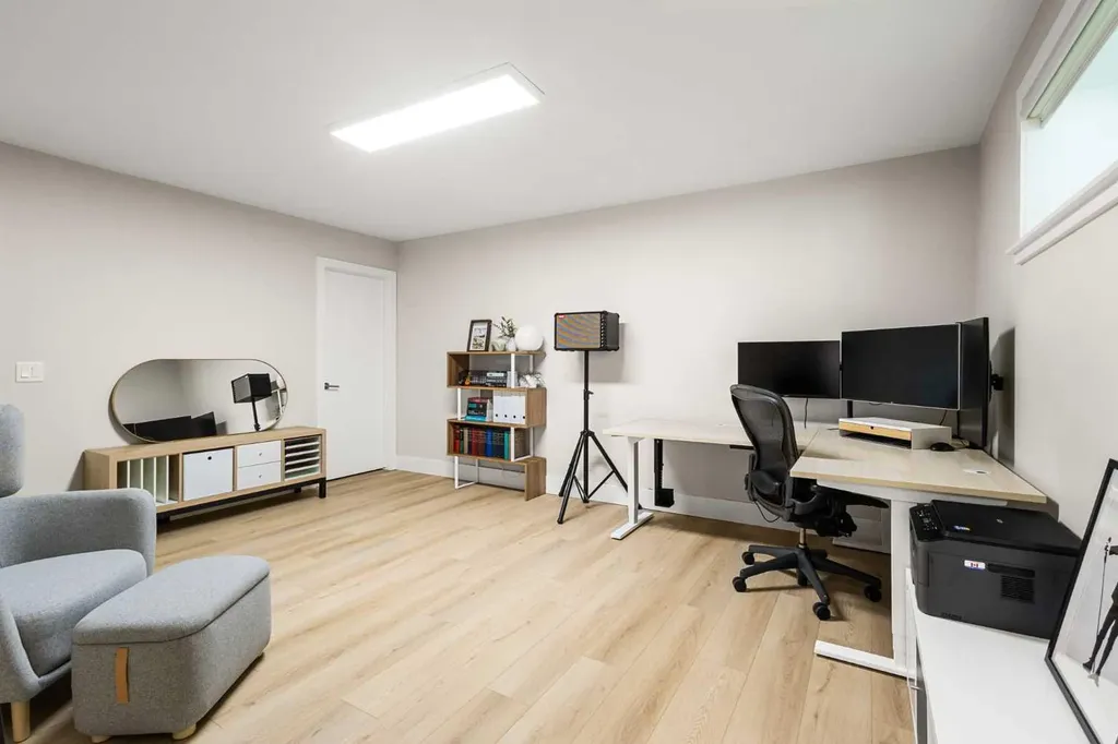 3804 Sarcee Road SW Calgary AB T3E 7W9