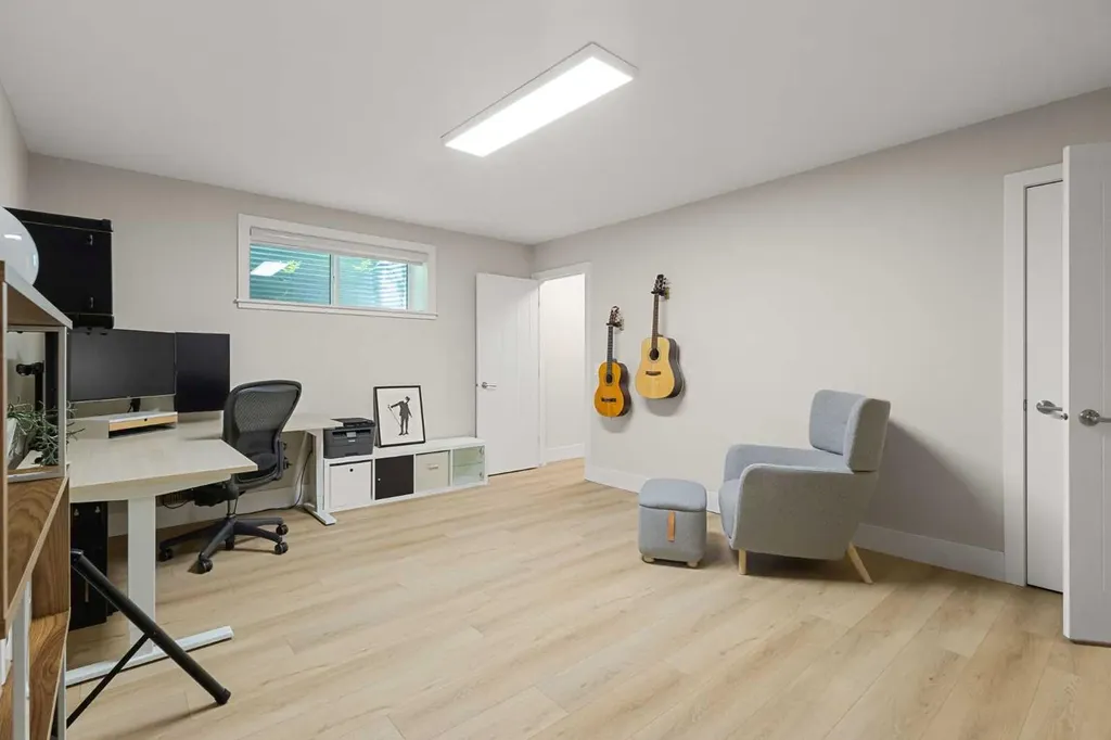3804 Sarcee Road SW Calgary AB T3E 7W9