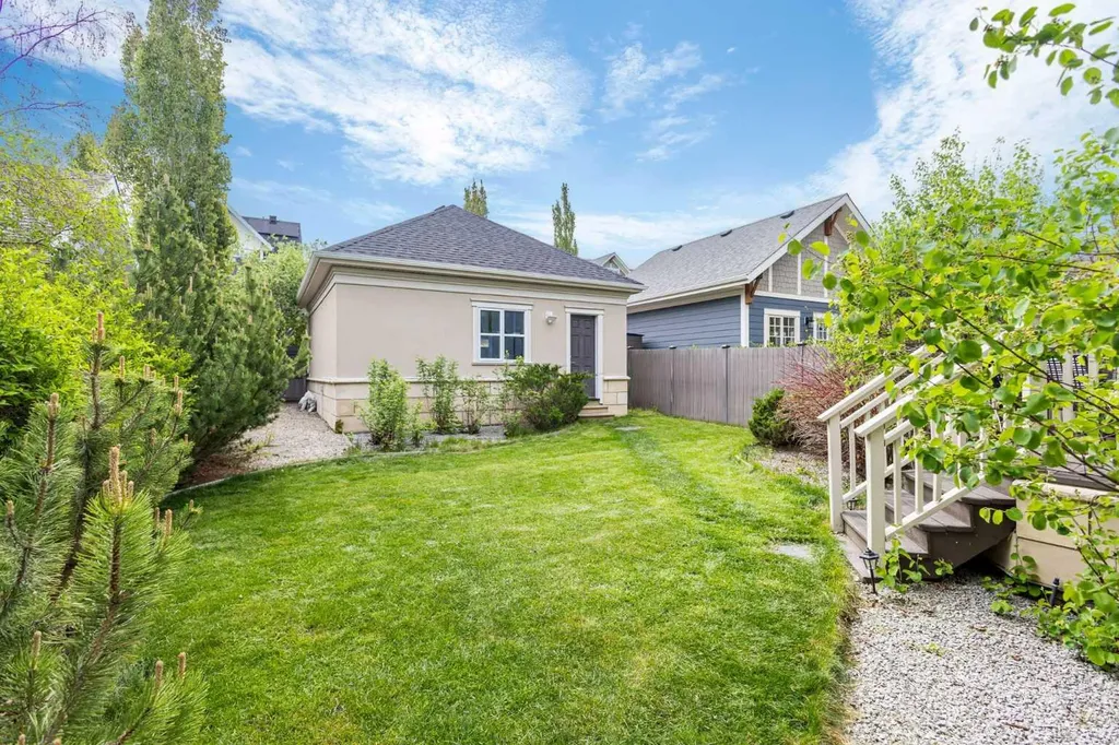3804 Sarcee Road SW Calgary AB T3E 7W9