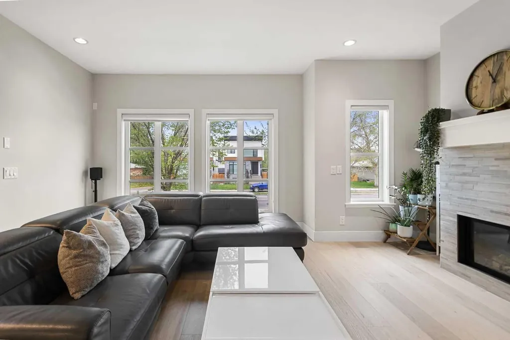 3804 Sarcee Road SW Calgary AB T3E 7W9