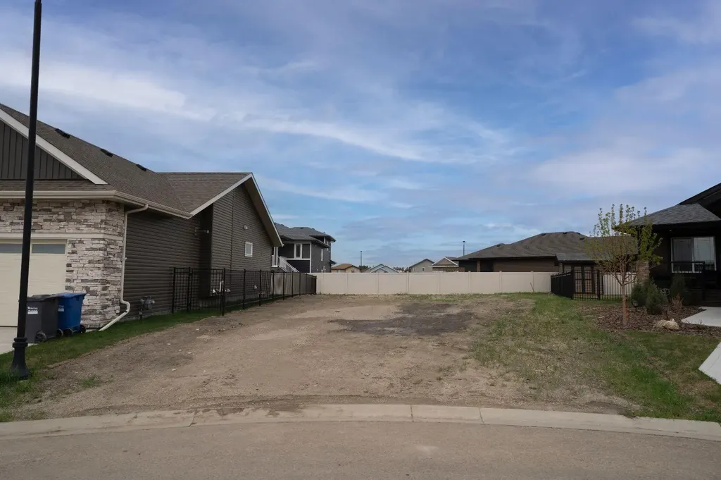 14 Tindale Place Red Deer AB T4P 0T8