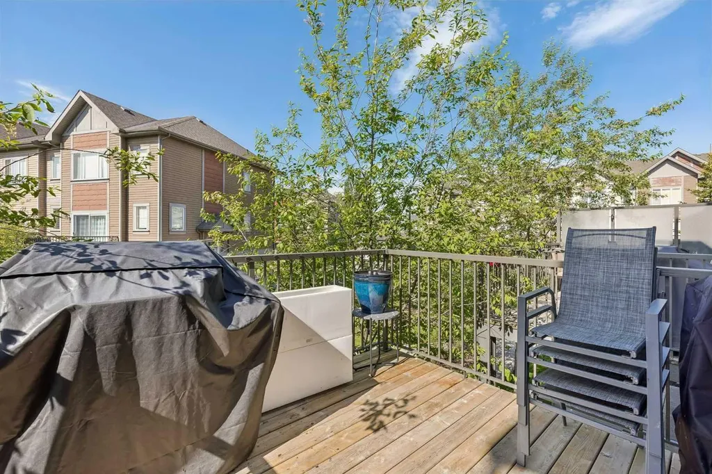 213 Copperpond Villas SE Calgary AB T2Z 5B9