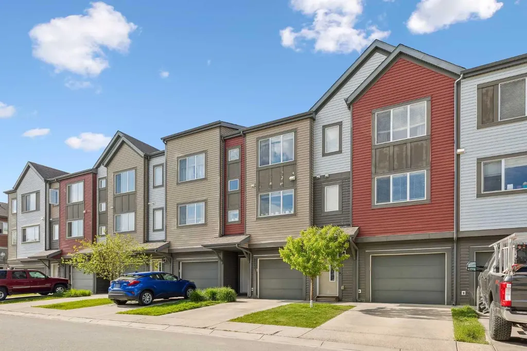 213 Copperpond Villas SE Calgary AB T2Z 5B9