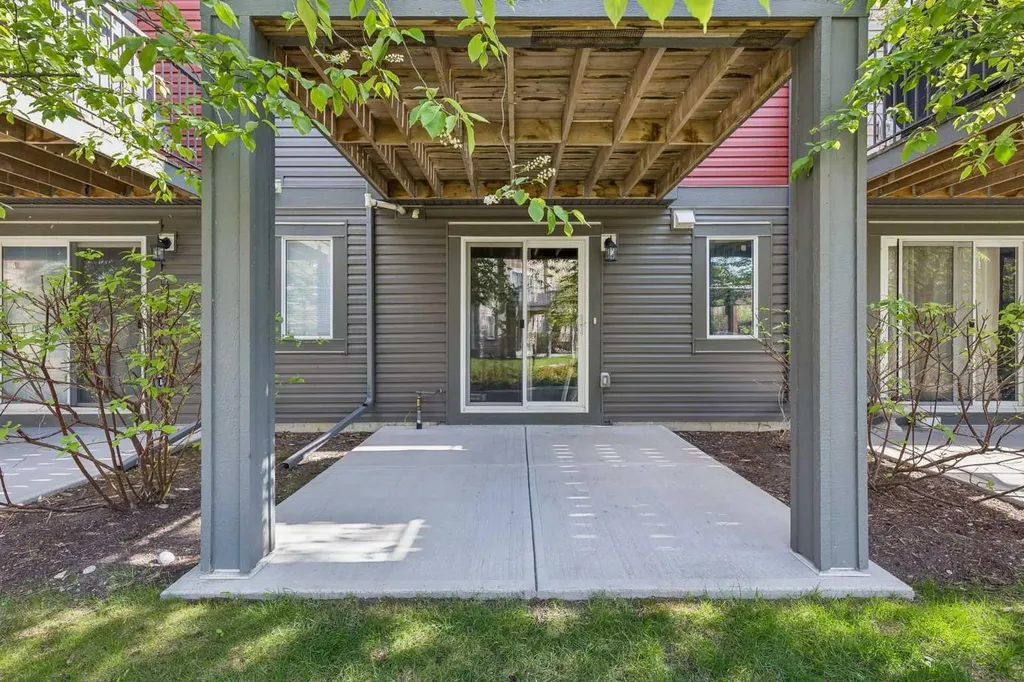 213 Copperpond Villas SE Calgary AB T2Z 5B9