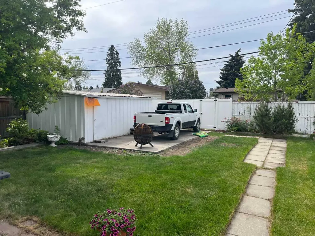 2015 Milne Drive NE Calgary AB T2E 6B7