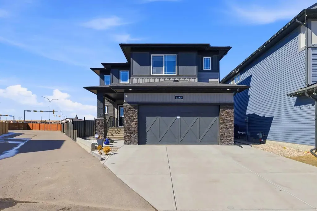 1153 Chinook Gate Bay SW Airdrie AB T4B5J1