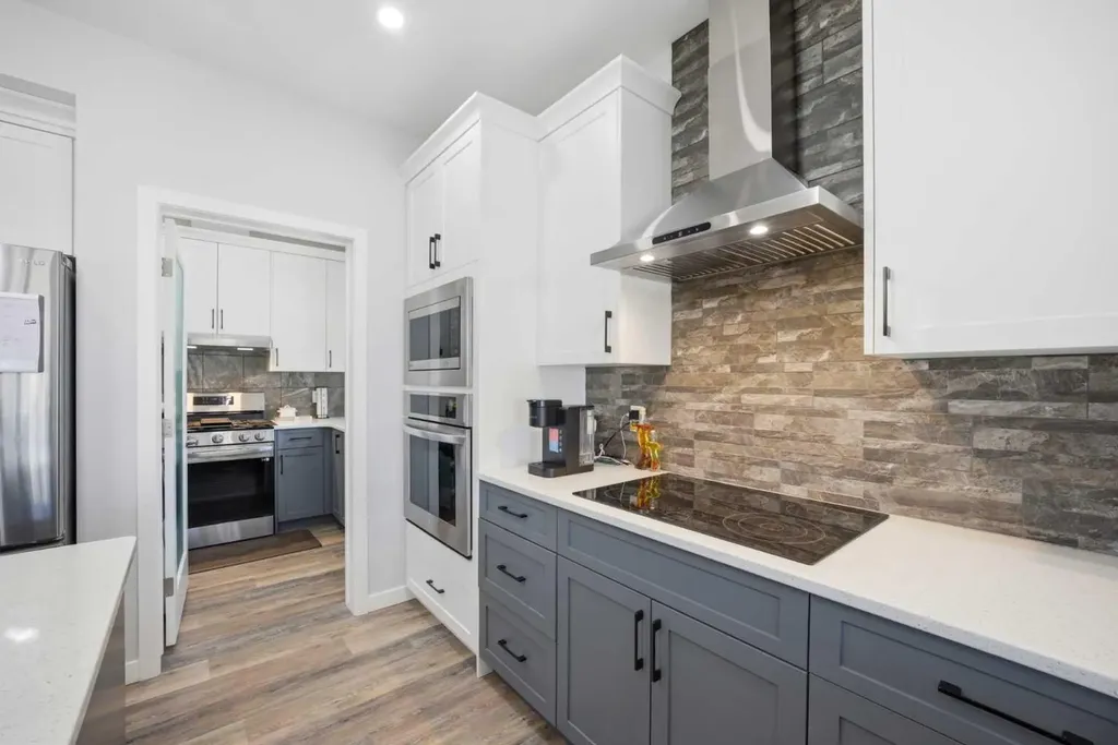 1153 Chinook Gate Bay SW Airdrie AB T4B5J1
