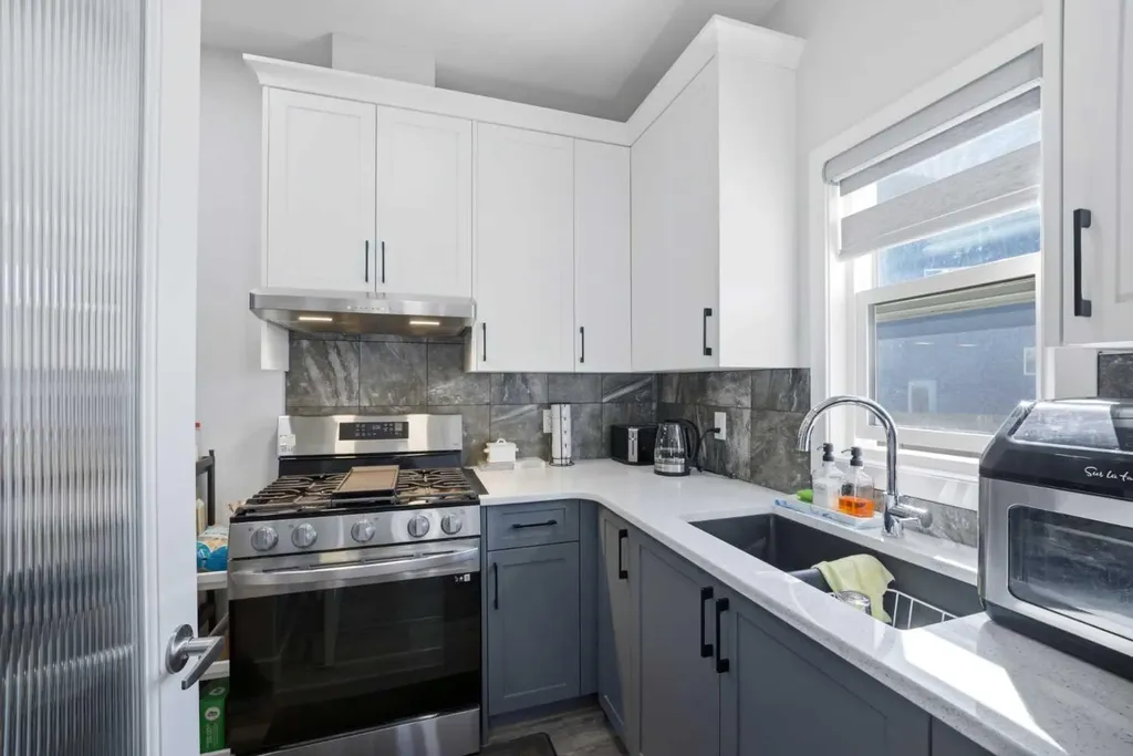 1153 Chinook Gate Bay SW Airdrie AB T4B5J1