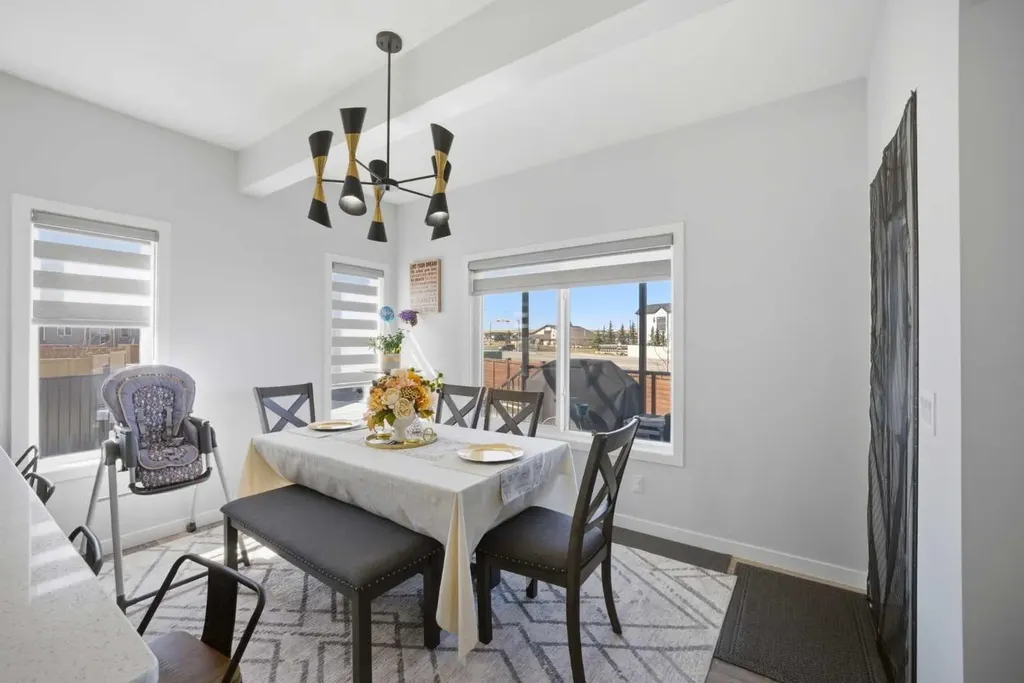 1153 Chinook Gate Bay SW Airdrie AB T4B5J1