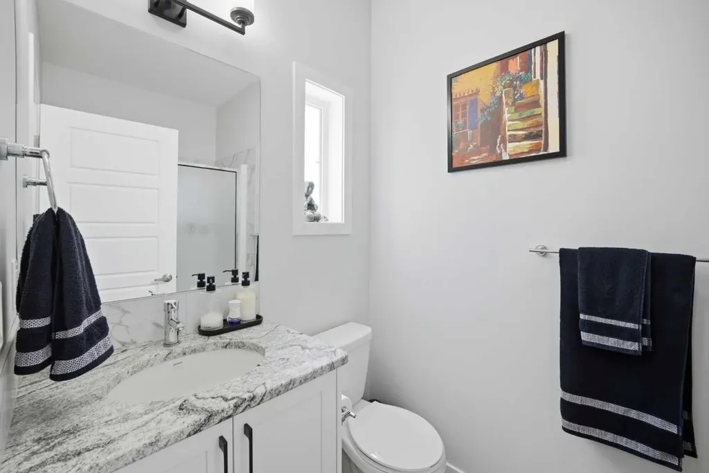 1153 Chinook Gate Bay SW Airdrie AB T4B5J1