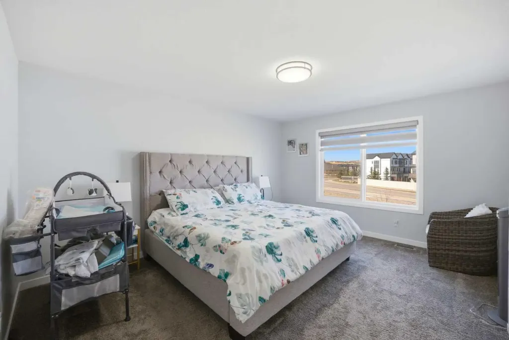 1153 Chinook Gate Bay SW Airdrie AB T4B5J1