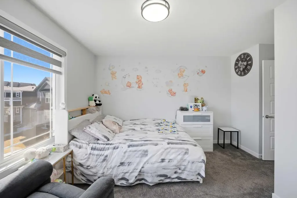 1153 Chinook Gate Bay SW Airdrie AB T4B5J1