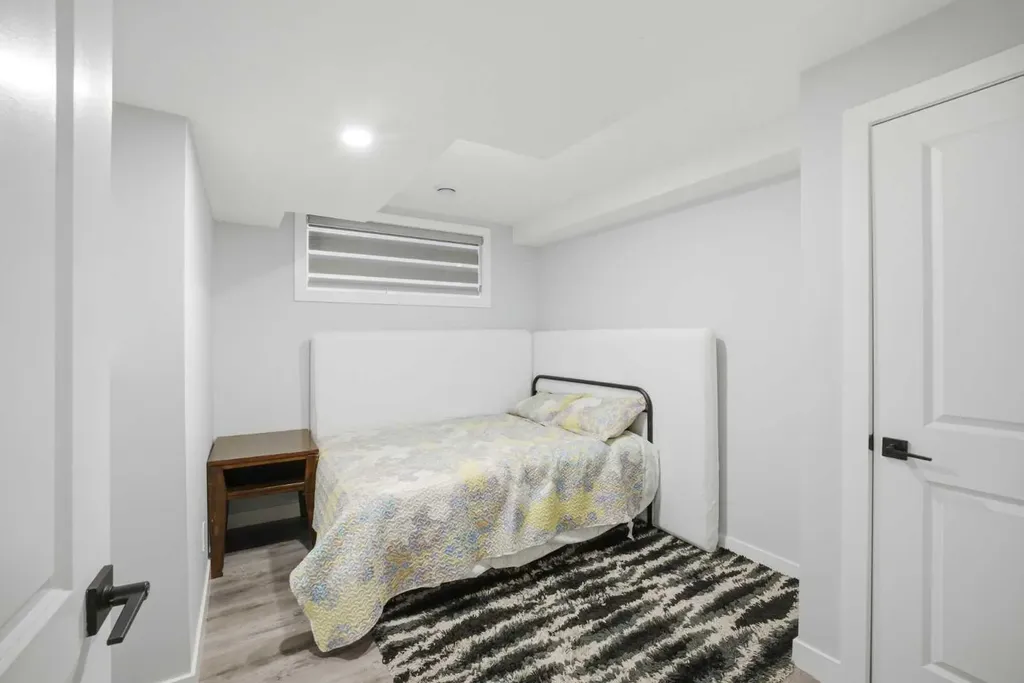 1153 Chinook Gate Bay SW Airdrie AB T4B5J1