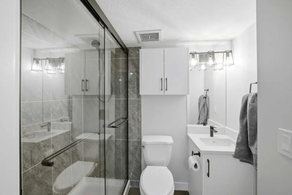 1153 Chinook Gate Bay SW Airdrie AB T4B5J1