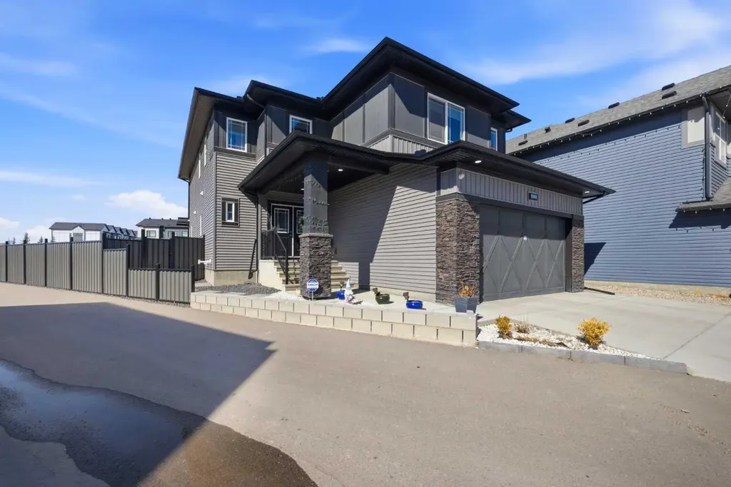 1153 Chinook Gate Bay SW Airdrie AB T4B5J1
