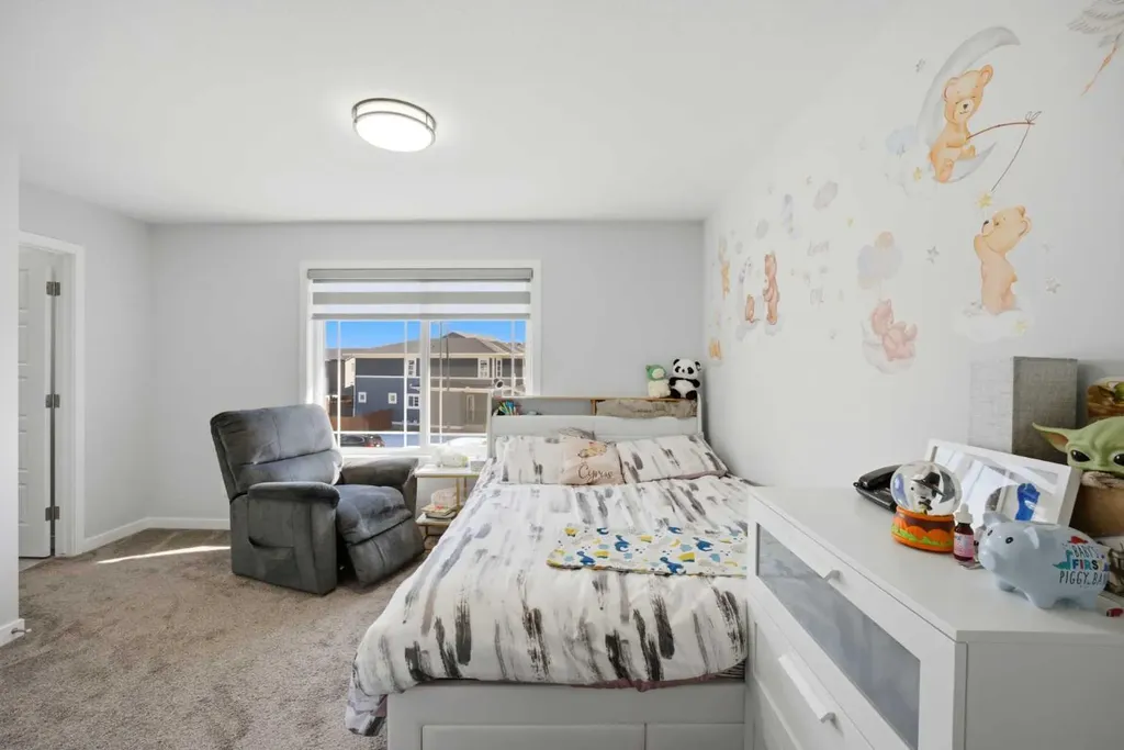 1153 Chinook Gate Bay SW Airdrie AB T4B5J1