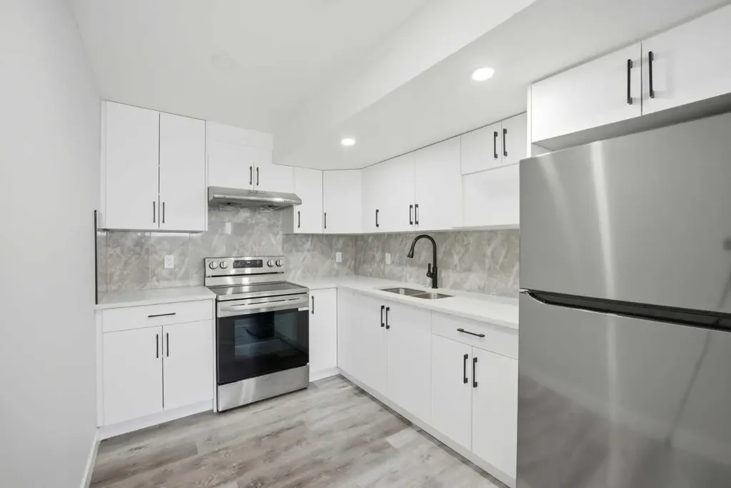 1153 Chinook Gate Bay SW Airdrie AB T4B5J1