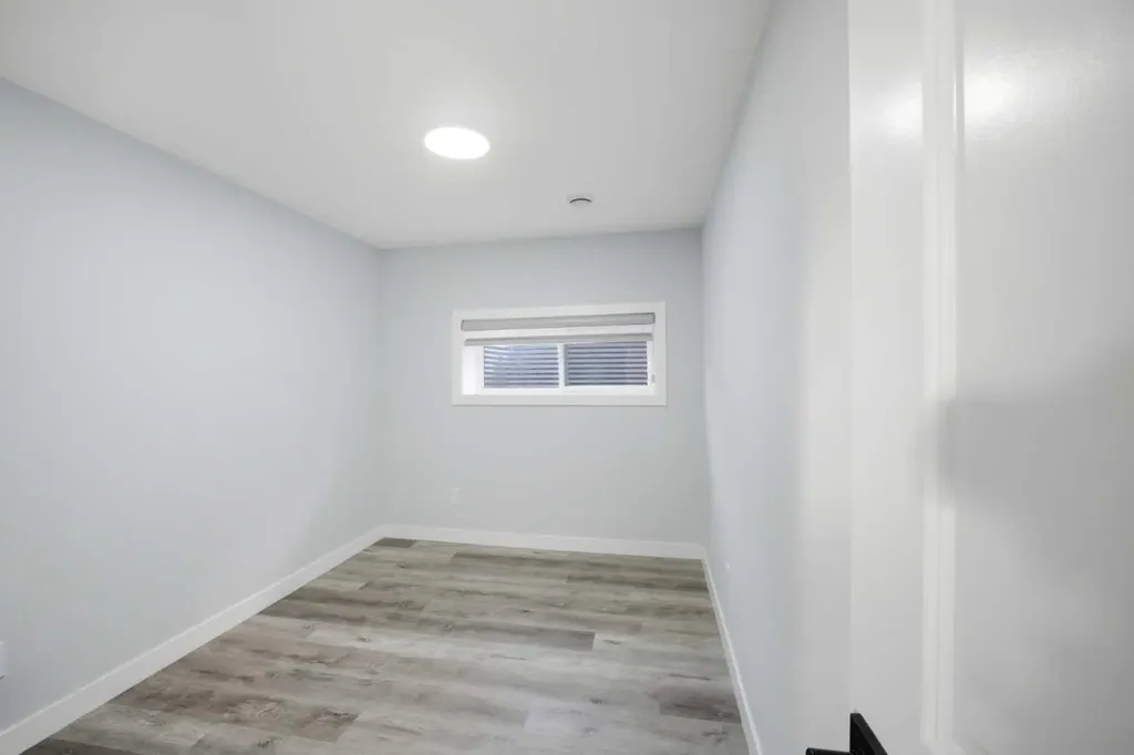1153 Chinook Gate Bay SW Airdrie AB T4B5J1