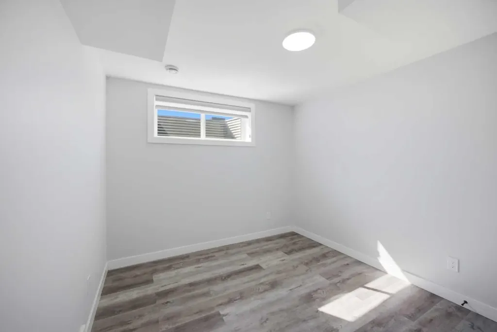 1153 Chinook Gate Bay SW Airdrie AB T4B5J1