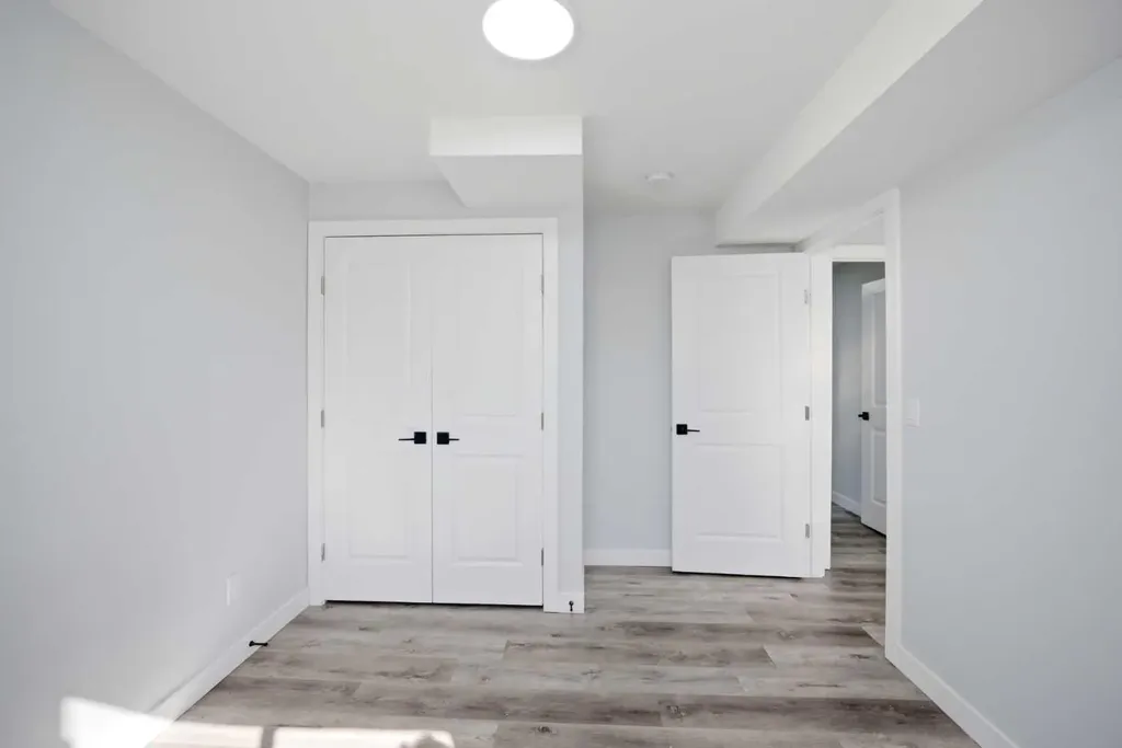 1153 Chinook Gate Bay SW Airdrie AB T4B5J1