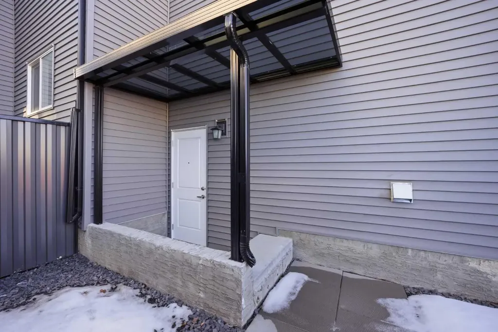 1153 Chinook Gate Bay SW Airdrie AB T4B5J1