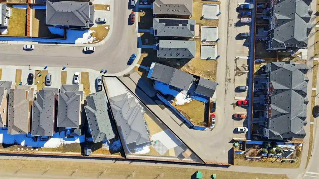 1153 Chinook Gate Bay SW Airdrie AB T4B5J1