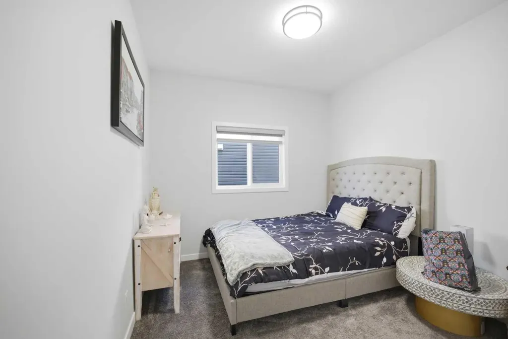 1153 Chinook Gate Bay SW Airdrie AB T4B5J1