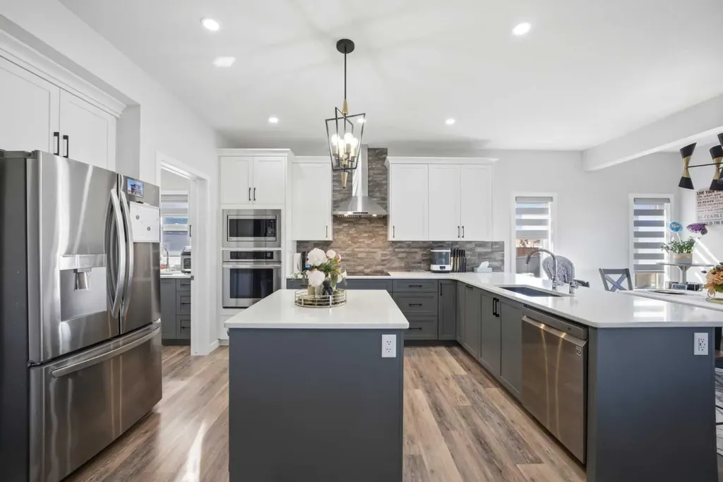 1153 Chinook Gate Bay SW Airdrie AB T4B5J1