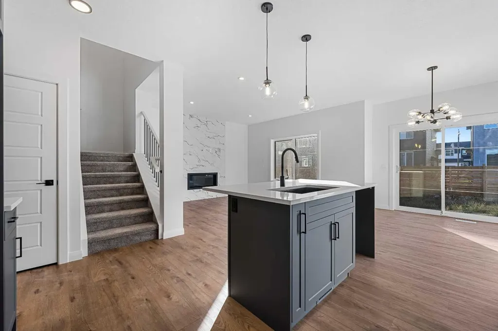 95 Dawson Wharf Mount Chestermere AB T1X 2X7