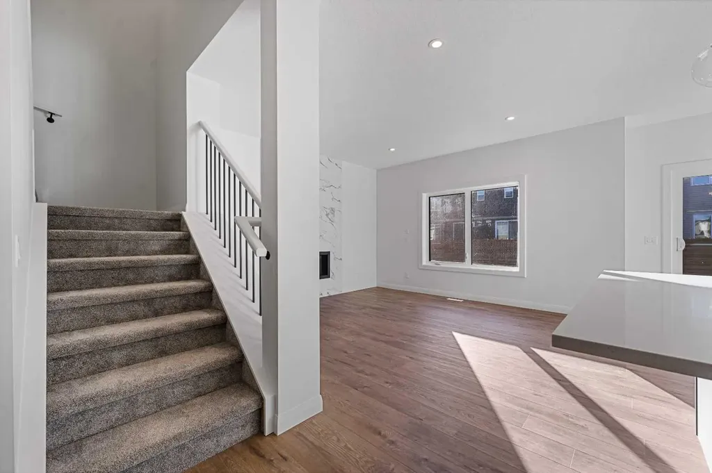 95 Dawson Wharf Mount Chestermere AB T1X 2X7