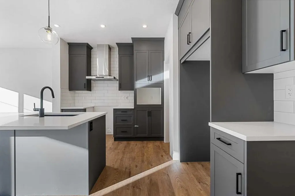 95 Dawson Wharf Mount Chestermere AB T1X 2X7