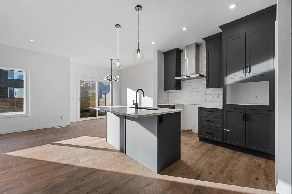 95 Dawson Wharf Mount Chestermere AB T1X 2X7