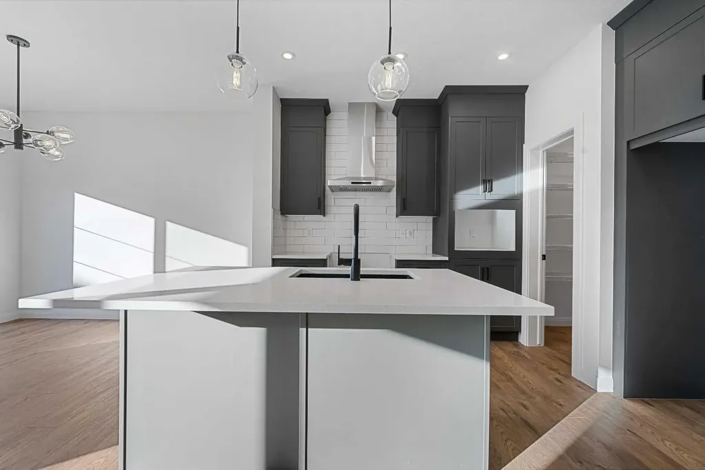 95 Dawson Wharf Mount Chestermere AB T1X 2X7