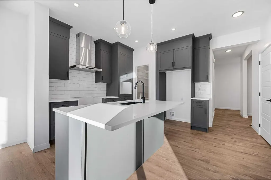 95 Dawson Wharf Mount Chestermere AB T1X 2X7