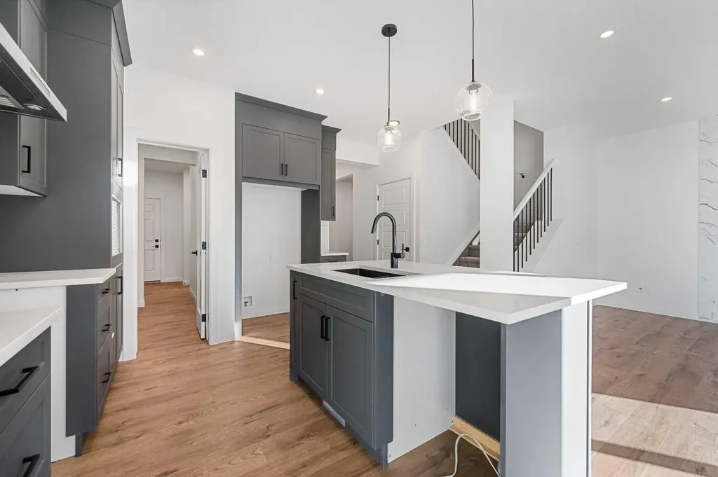 95 Dawson Wharf Mount Chestermere AB T1X 2X7