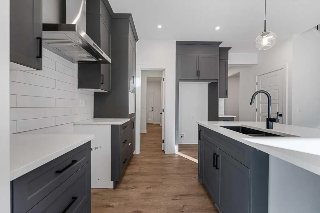 95 Dawson Wharf Mount Chestermere AB T1X 2X7