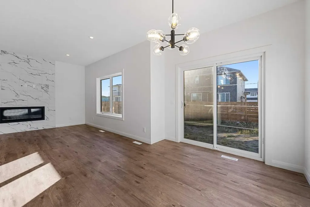 95 Dawson Wharf Mount Chestermere AB T1X 2X7