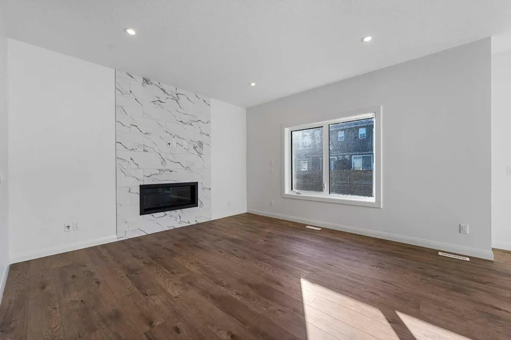 95 Dawson Wharf Mount Chestermere AB T1X 2X7