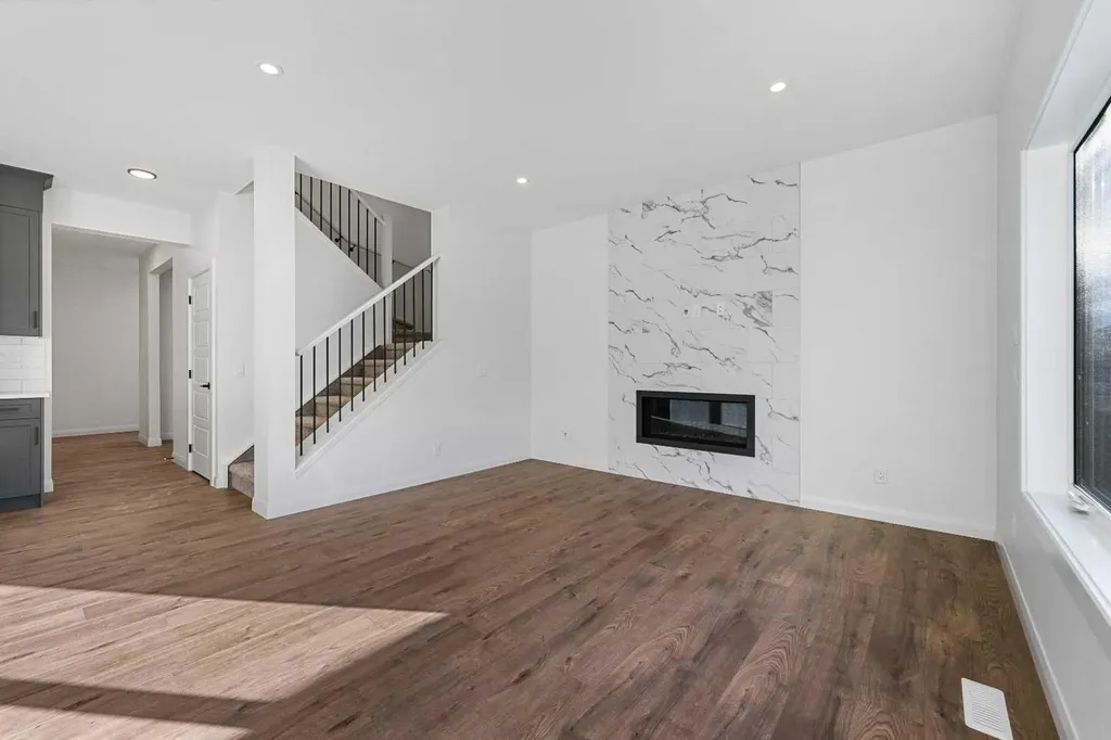 95 Dawson Wharf Mount Chestermere AB T1X 2X7