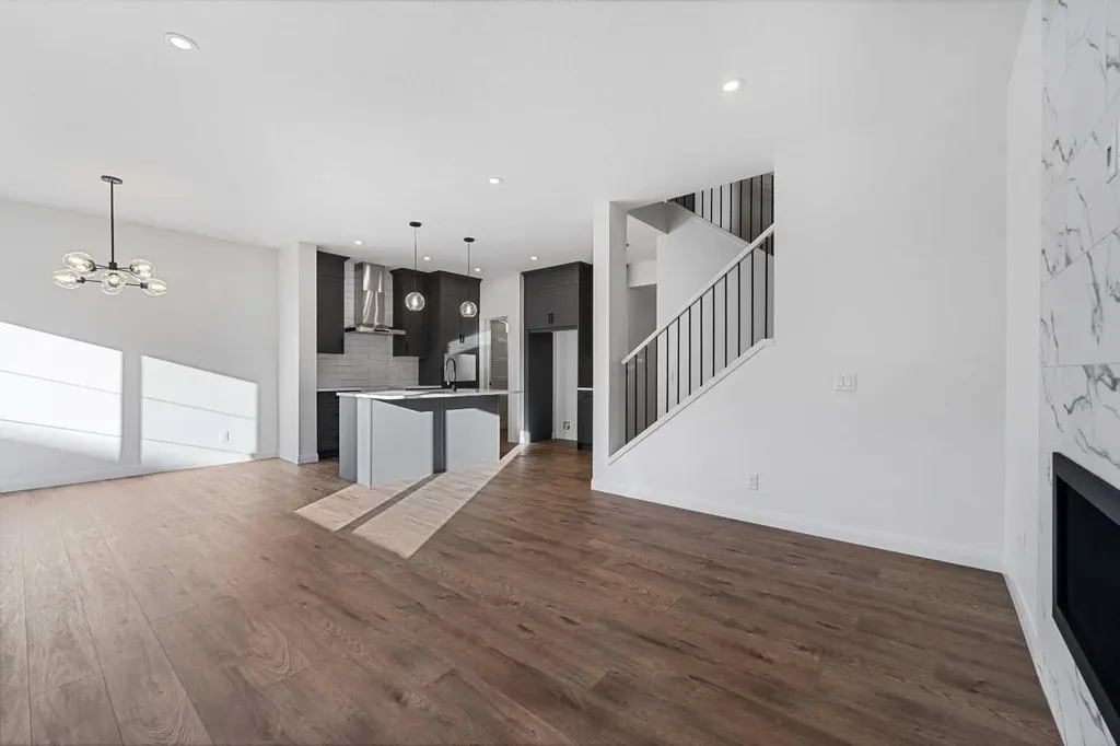 95 Dawson Wharf Mount Chestermere AB T1X 2X7