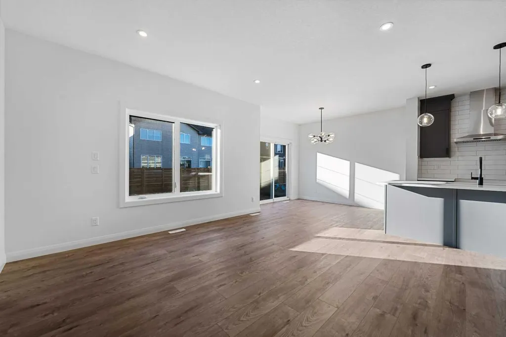 95 Dawson Wharf Mount Chestermere AB T1X 2X7