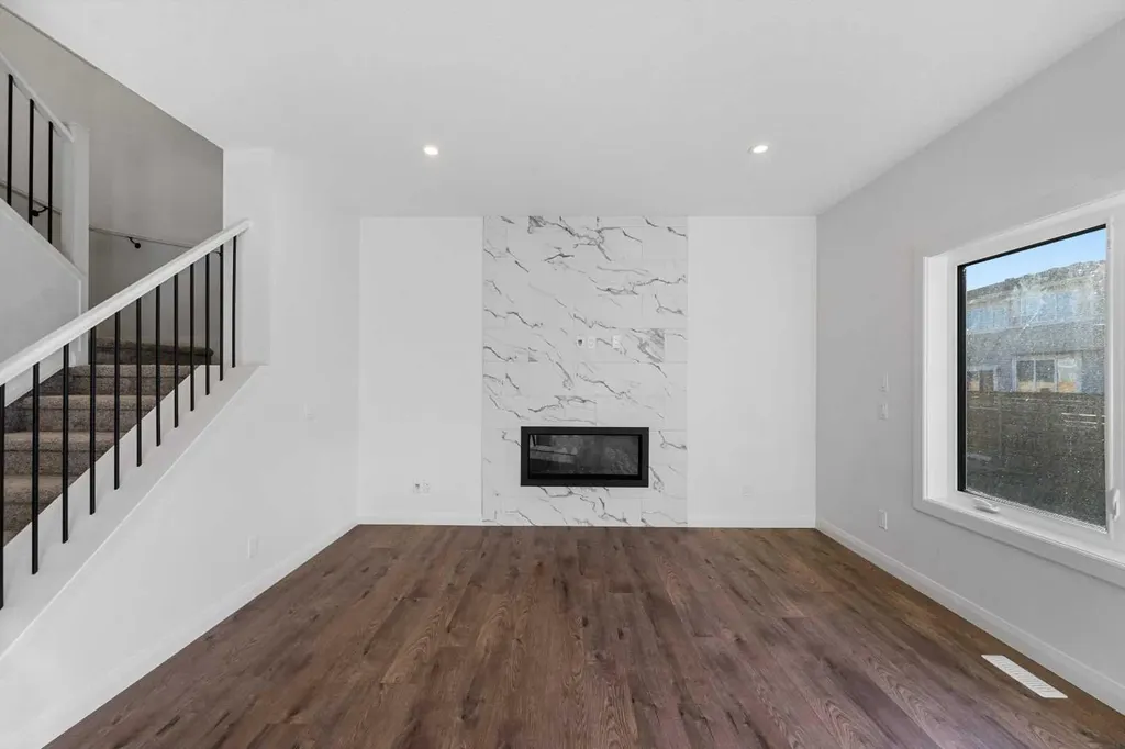 95 Dawson Wharf Mount Chestermere AB T1X 2X7